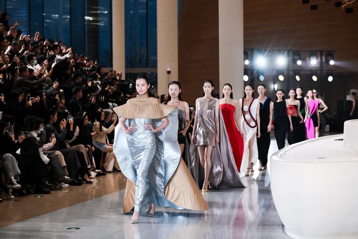 L'élégance visionnaire signée Pierre Cardin